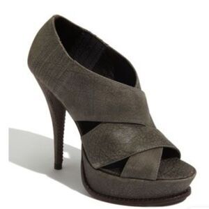 Elizabeth and James E-Milla Gray Platform Sandals Sz 6.5B